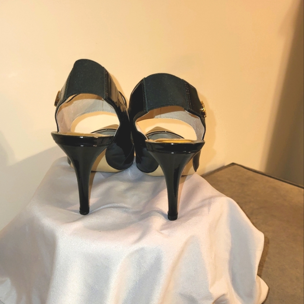 Michael Kors patent leather pump - Picture 2 of 8